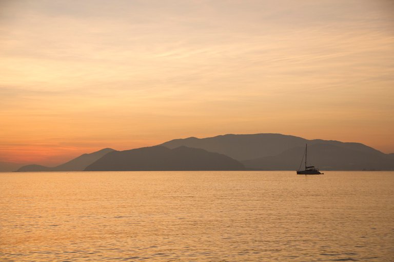 Golden hour in Nha Trang.jpg