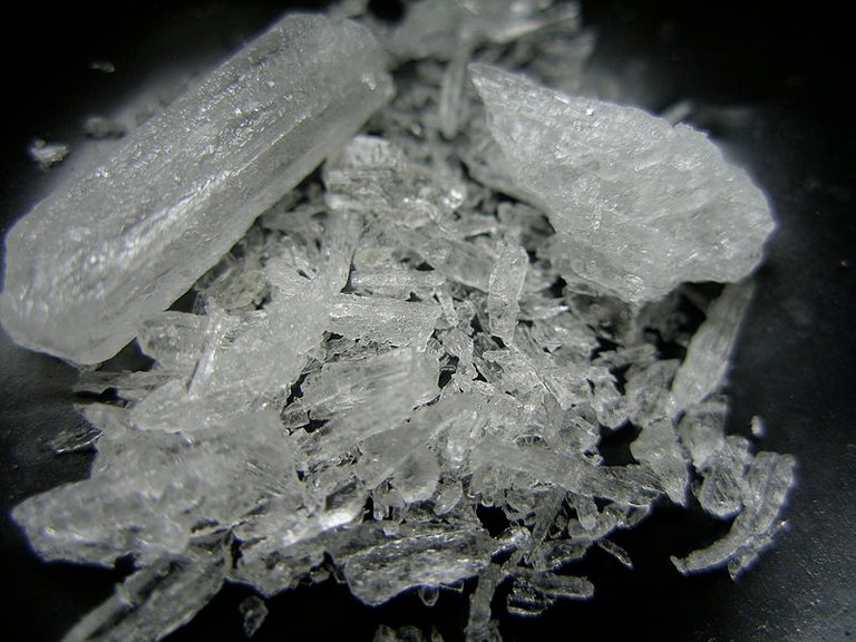 800px-Crystal_Meth.jpg