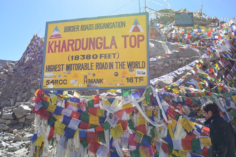 1280px-Khardungla_Top,_Ladakh.jpeg