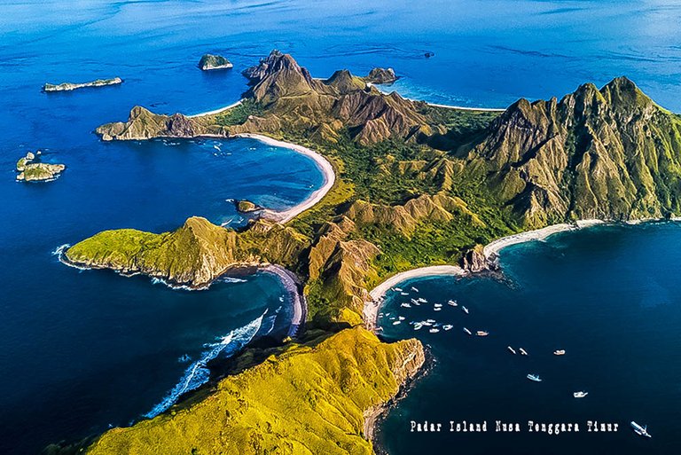 Pulau-Padar-Island.jpg