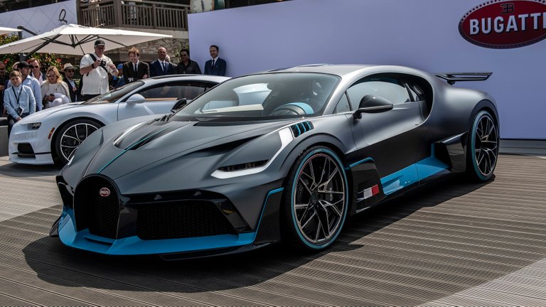 03-bugatti-divo-unveiling-1.jpg