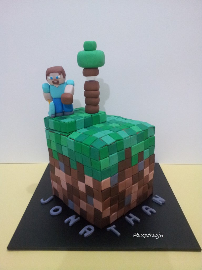 minecraft cake 1.jpg