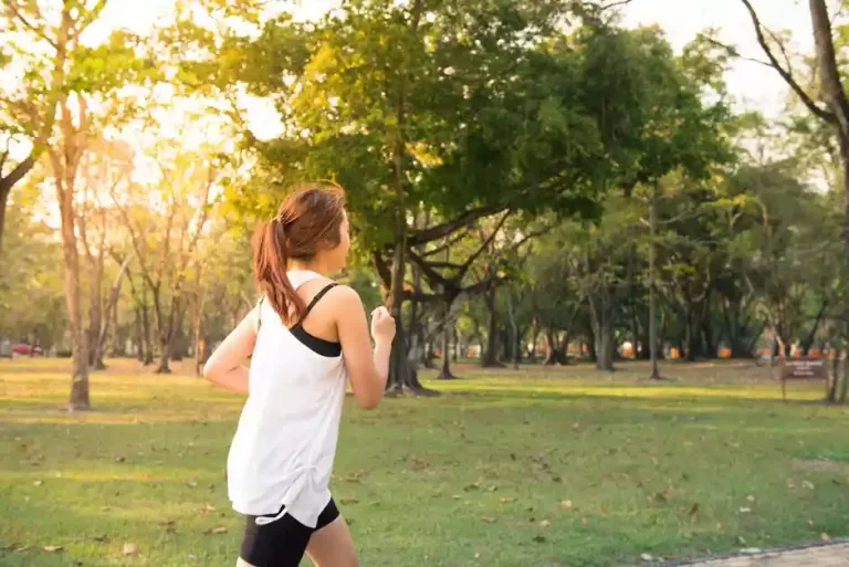 What-Happens-To-Your-Body-When-You-Start-Walking-30-Minutes-A-Day.jpeg