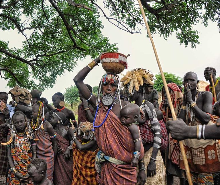 Mursi_Tribe,_Ethiopia_(8159768048).jpg