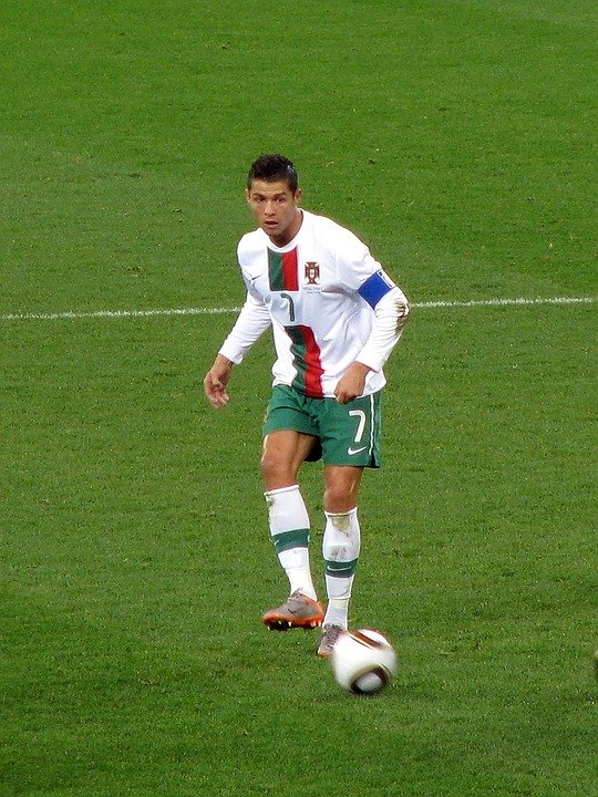 cristiano-ronaldo-1618341_960_720.jpg