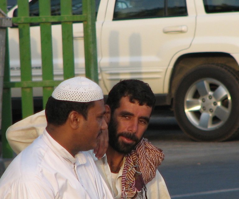 dubai11-workers.jpg