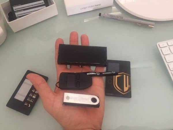 Bitcoin-hardware-wallet-sizes-600x450.jpg