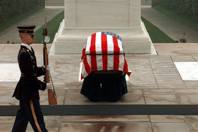 tomb-of-unknown-soldier.jpg