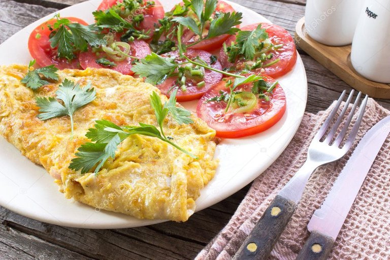 depositphotos_79263884-stock-photo-omelette-fried-eggs-with-vegetables.jpg