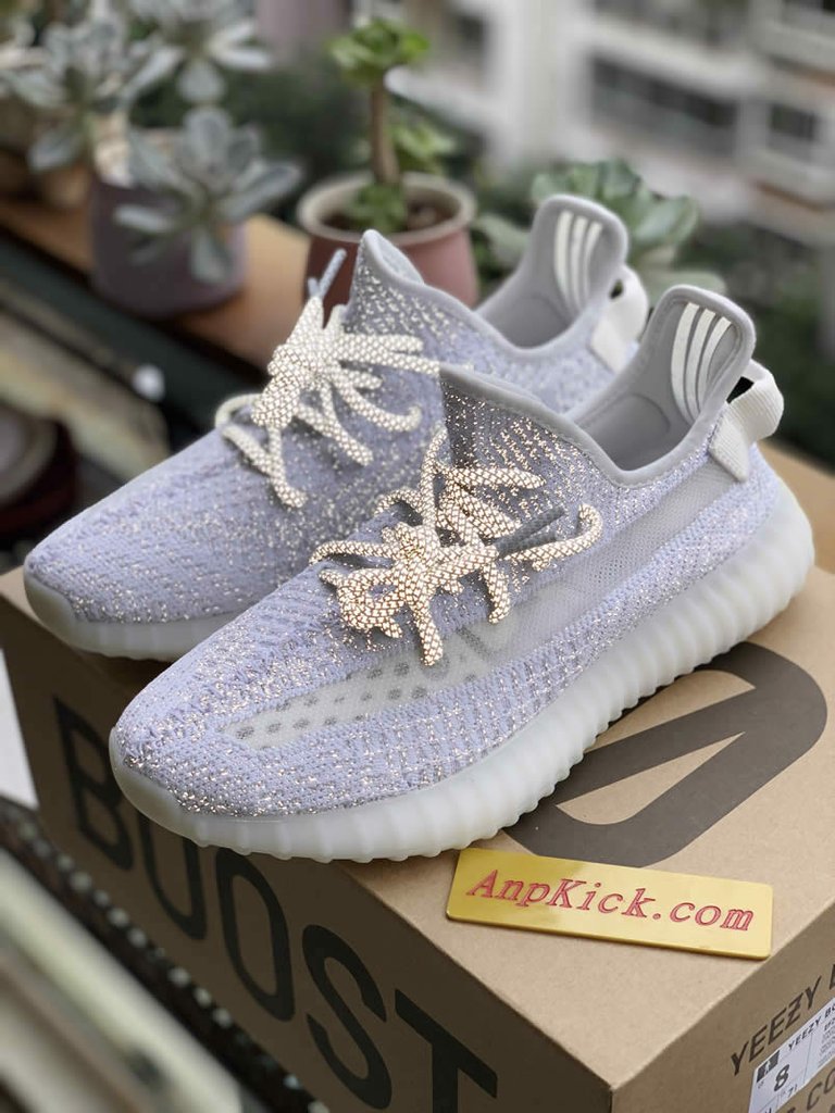 adidas-yeezy-boost-350-v2-static-reflective-3m-image-outfits-ef2367-(6).jpg