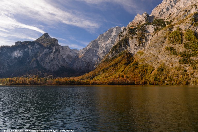 MountainBorderingLakeAutumn-001-090718.jpg