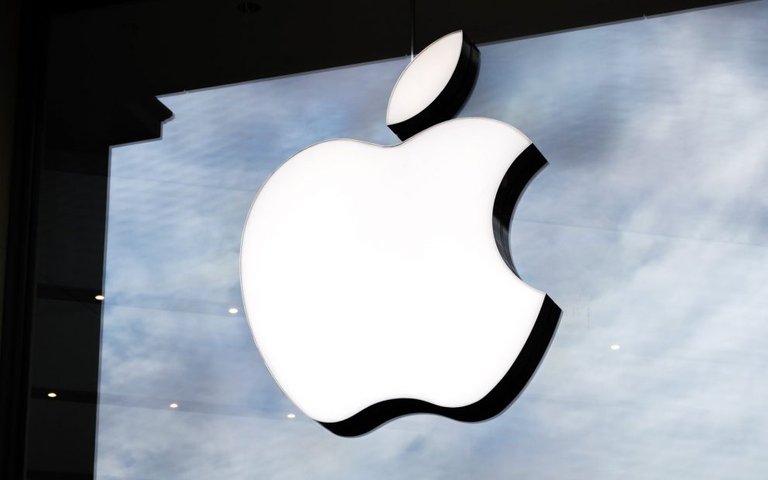 Apple-990x619.jpg