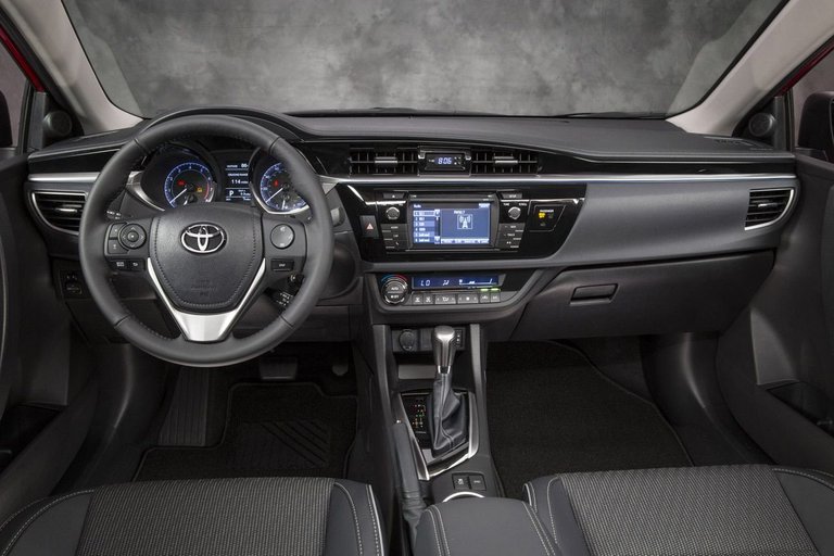 2014-corolla-interior.jpg