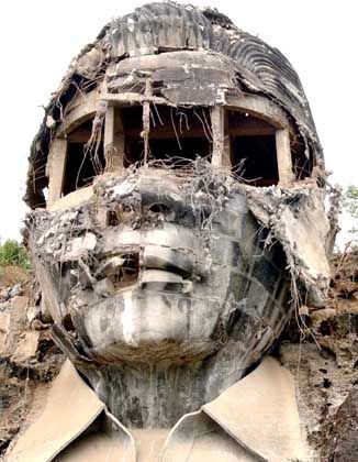 The remains of Ferdinand Marcos concrete giant bust, Mt Pugo, La Union province, Philippines.jpg