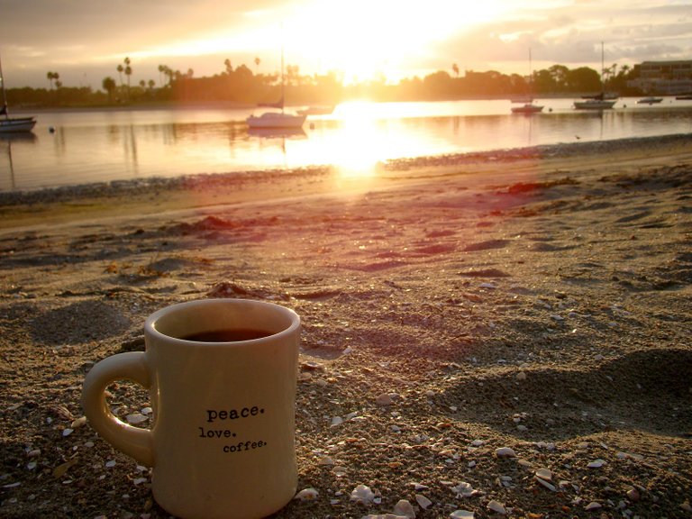 coffee on the beach (http-::www.drinkingcoffeeallthetime.com:2013:05:clinical-data-from-mayo-clinic-coffee.html).jpg