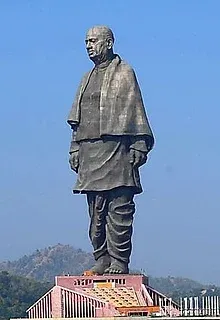 220px-‘Statue_of_Unity’,_on_the_occasion_of_the_Rashtriya_Ekta_Diwas,_at_Kevadiya,_in_Narmada_District_of_Gujarat_on_October_31,_2018_(1)_(cropped).JPG