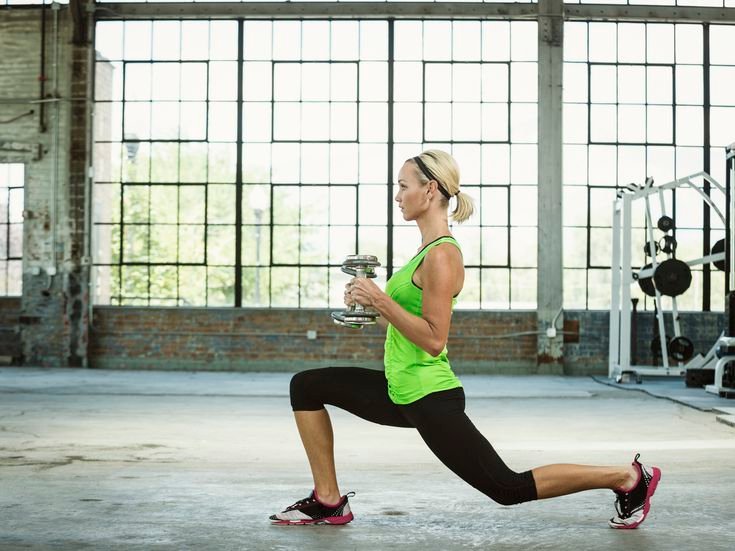 caucasian-woman-lifting-weights-in-warehouse-gym-543195235-572bb1645f9b58c34c6e42c6.jpg