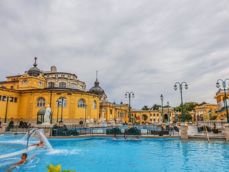 most_beautiful_thermal_bath_budapest (4).jpg