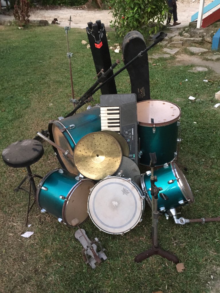 drumset1.JPG