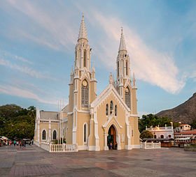 Basílica_Menor_de_Nuestra_Señora_del_Valle,_Isla_Margarita.jpg