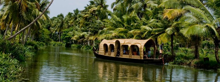 kerala-houseboats-alleppey-backwaters.jpg