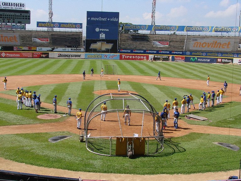 1200px-Estadio_Jose_Bernardo_Perez_2007.jpg