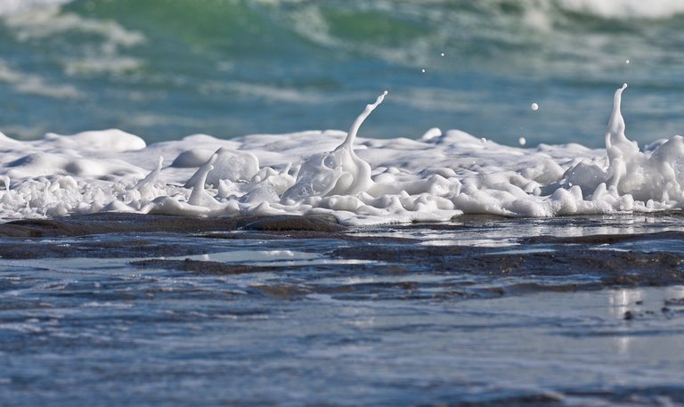 6089293213-muriwai-beach-waves (FILEminimizer).jpg