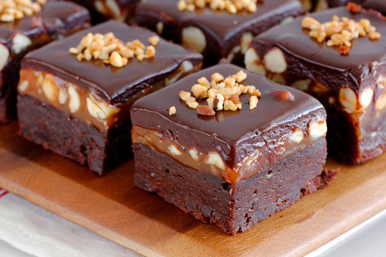 Brownie-aux-noisettes-et-caramel-beurre-salé1.jpg