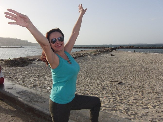 paola en la playa.jpg