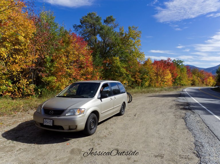 PA101465-minivan-side-of-road-autumn-colours.jpg