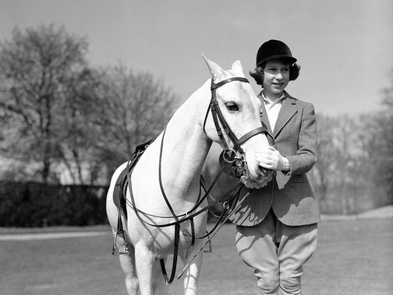 queen-elizabeth-ii-celebrates-her-13th-birthday-on-april-21-1939.jpg