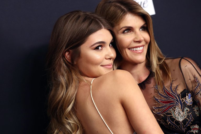 who-is-olivia-jade-lori-loughlin.jpg