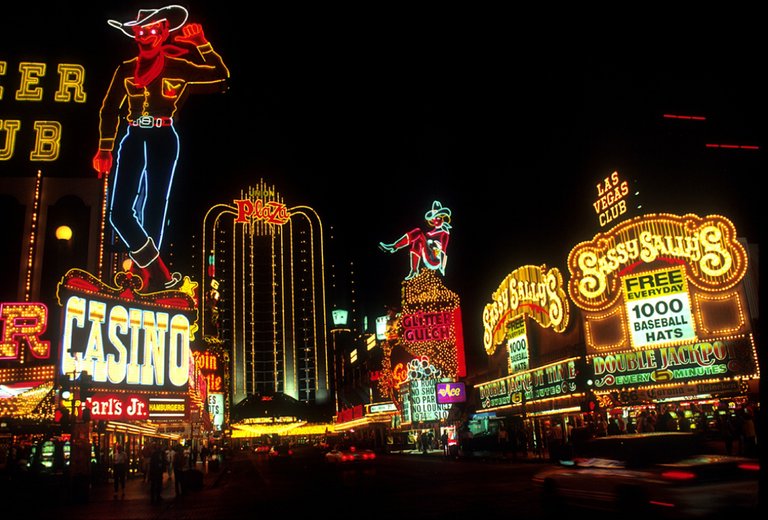 Pixabay - Las Vegas - Cowboy - las-vegas-599840_1920.jpg