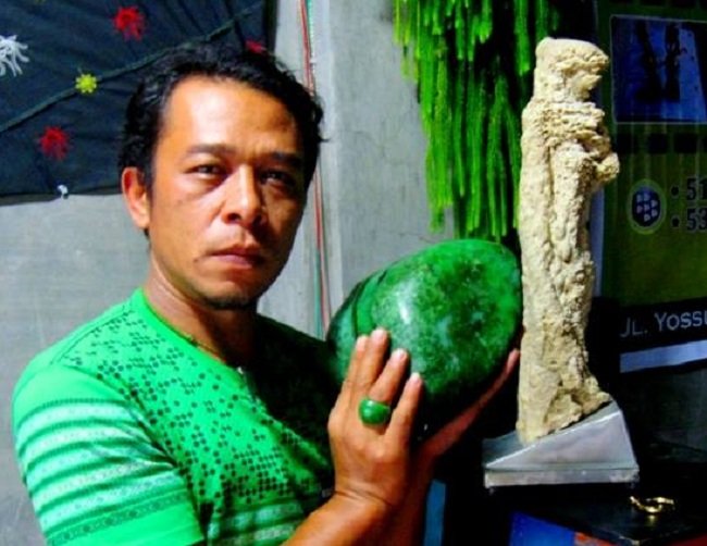 Ados_nephrite jade 75 kg.jpg