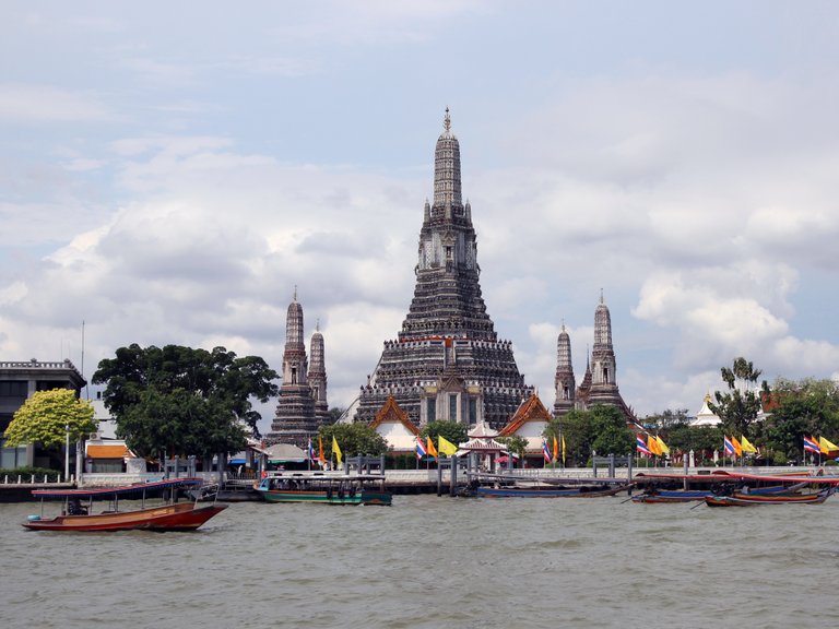 Wat_Arun_03-2012-01.JPG