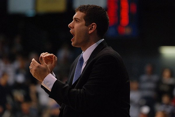 800px-Brad_Stevens_encouraging_the_team.jpg