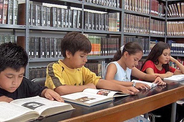 niños estudiando.jpeg