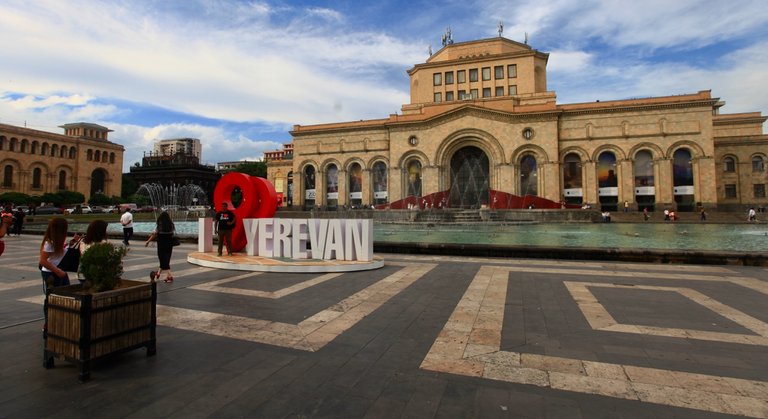 yerevan main place.jpg