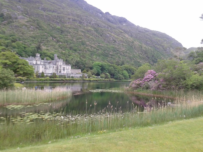 Beutiful shot of House Castle and Lake.jpg