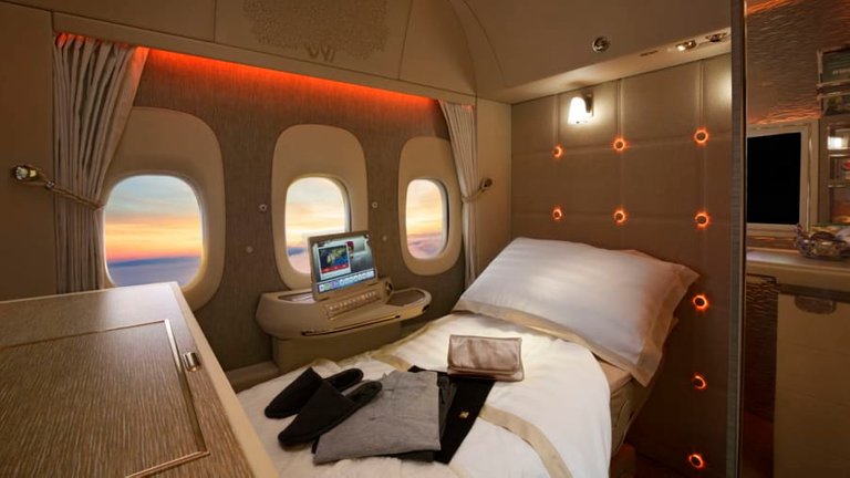 http_%2F%2Fcdn.cnn.com%2Fcnnnext%2Fdam%2Fassets%2F180607112346-emirates-first-class-suite.jpg