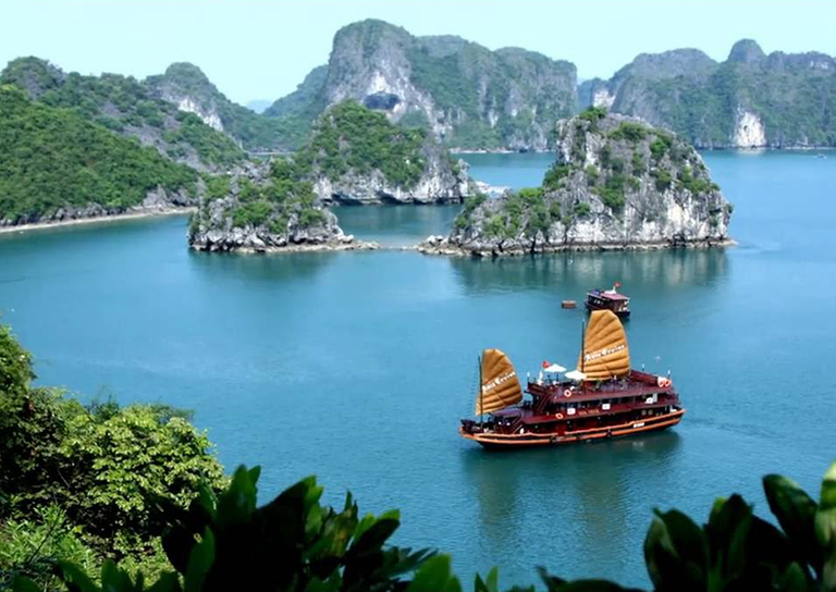 HaLongBay_VietNam.png