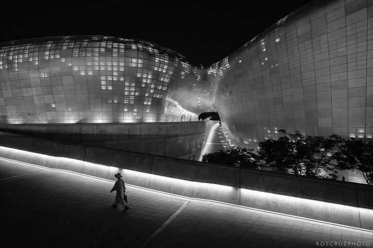 Seoul DDP Monk in the City-1.jpg