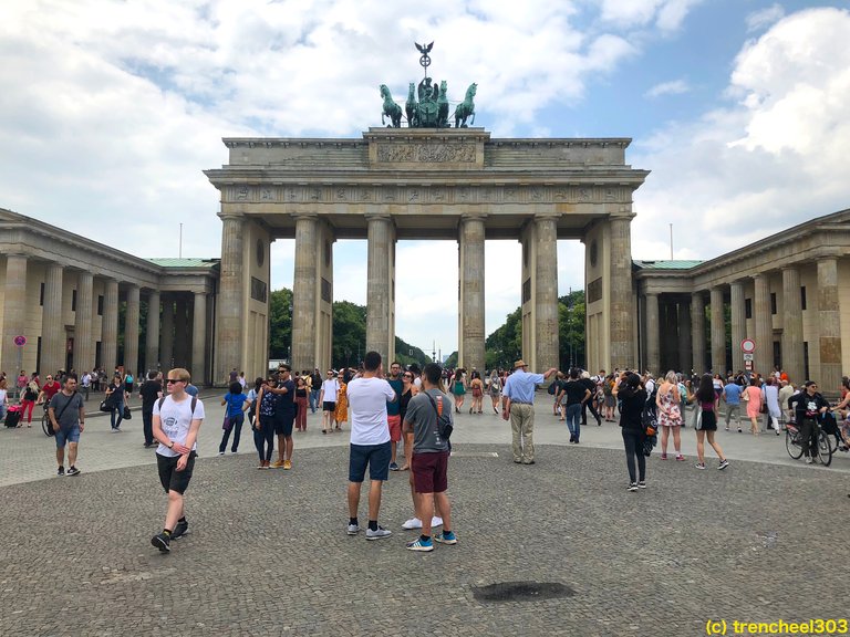 brandenburg gate.jpg