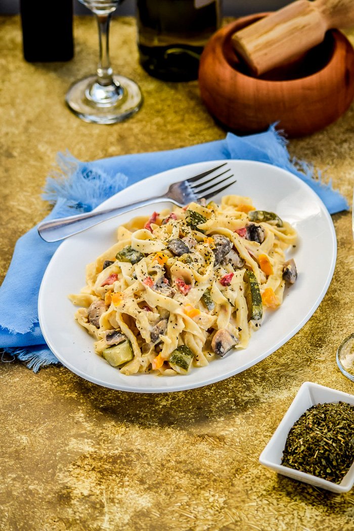 Fettuccine Alfredo Primavera Pasta-1.jpg