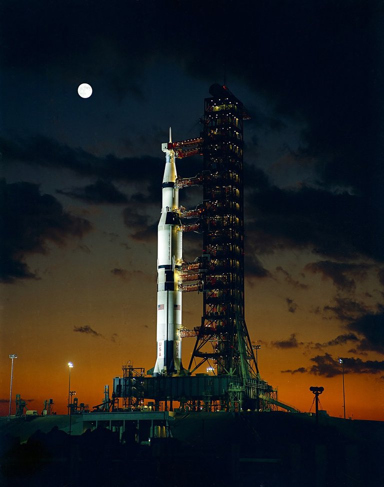 1280px-Apollo_4_Saturn_V _s67-50531.jpg