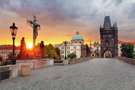 DlQ8XS1iLlJUfsFy_charles-bridge-sunset.jpg