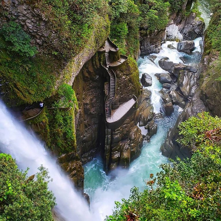 pailon del diablo, baños ecuador.jpg