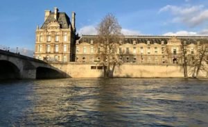 Louvre-Museum-300x183.jpg