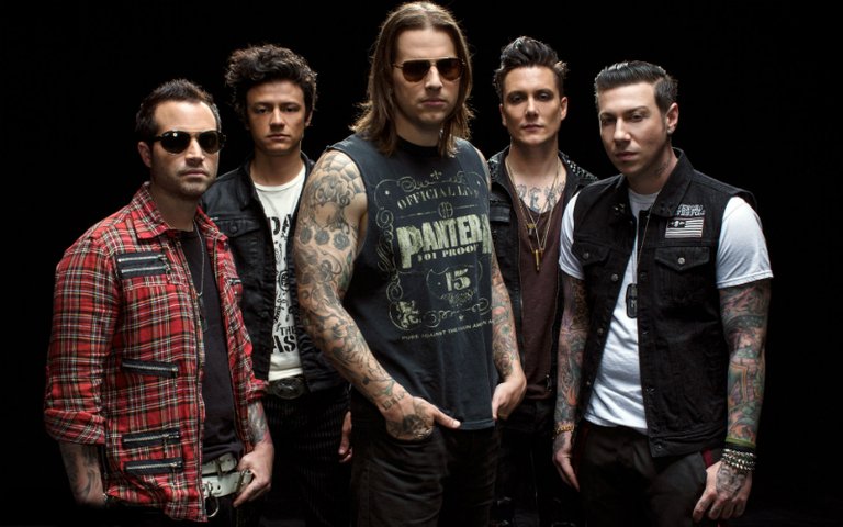 Avenged sevenfold banda con el pelo negro.jpg