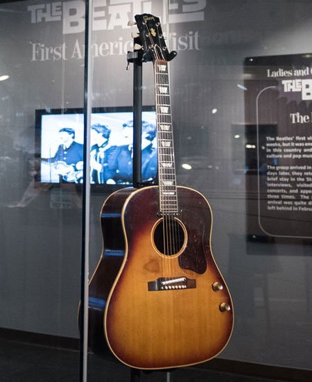 John-Lennon's-Love-Me-Do-guitar-Lost.jpg